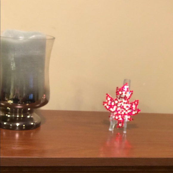 Canadian maple leaf - Picture 3 of 3